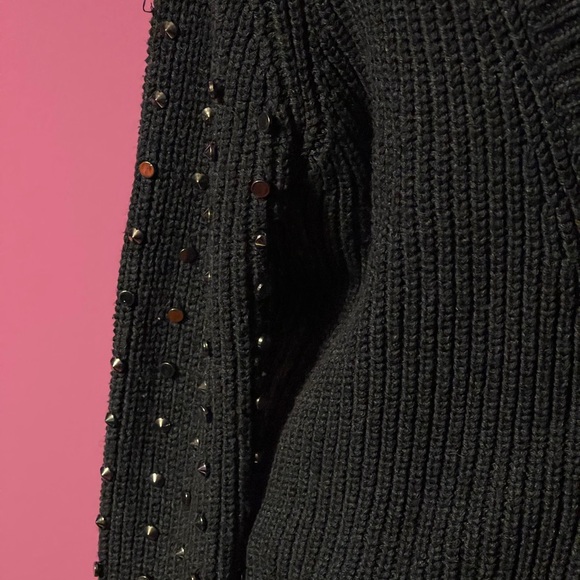 Sweater - Picture 4 of 4